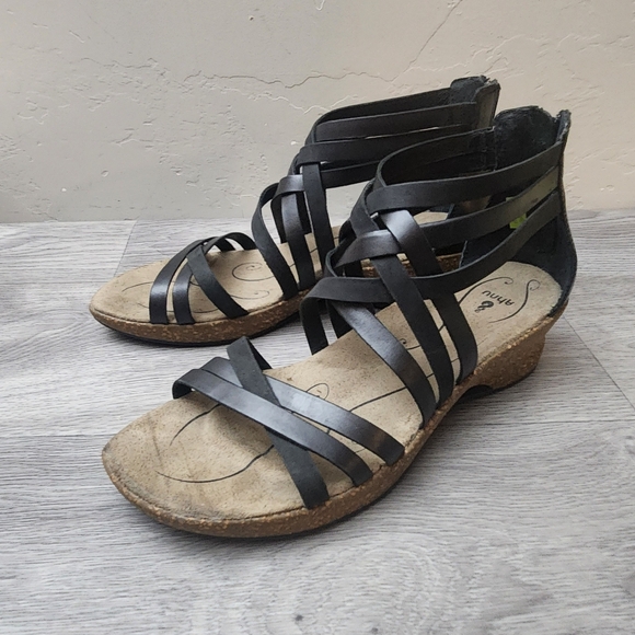 Ahnu Black Trolley Sandals Size 9.5 Gladiator Leather Strap Cork Wedge Rear Zip - Picture 1 of 15